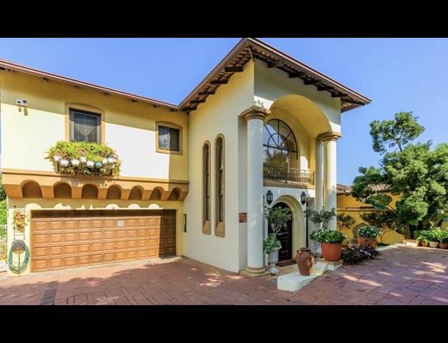 8 BEDROOM HOUSE FOR SALE IN UMHLANGA CENTRAL